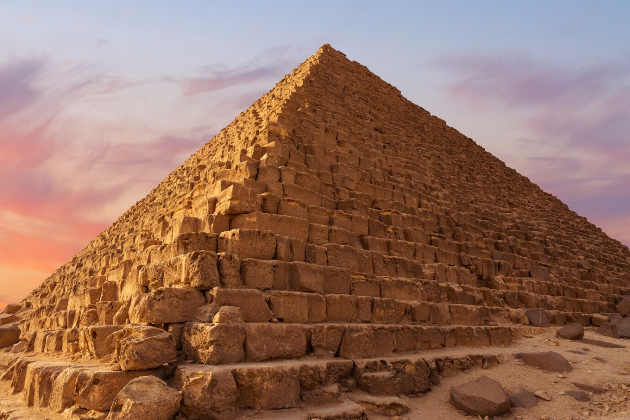 Maravilhas da Engenharia Egípcia: A Grande Pirâmide de Gizé, a Esfinge e a Pirâmide de Saqqara